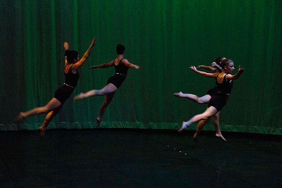 Floating Girls Green